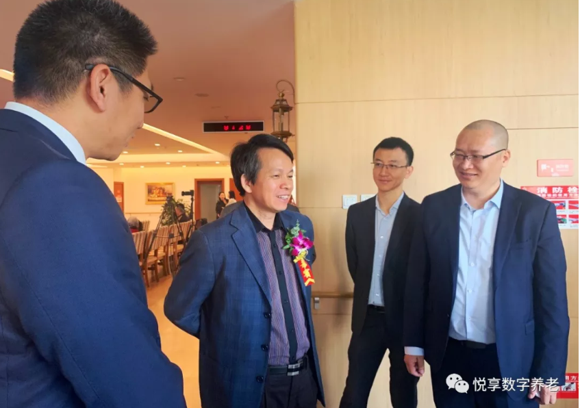 吴玉韶等专家一行体验豪门国际数字智慧养老实践(图1)