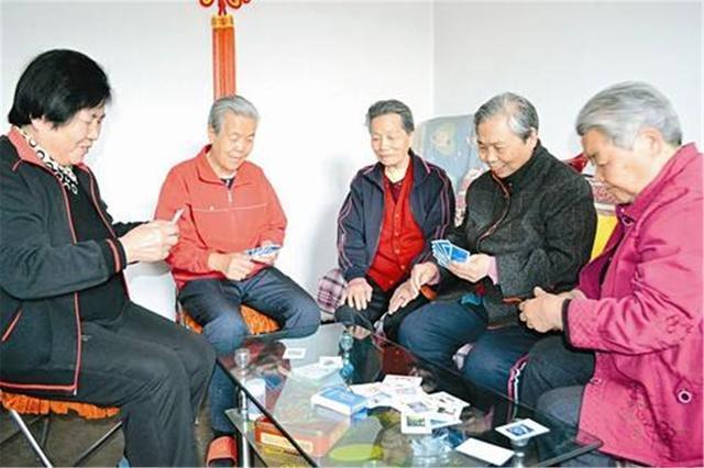 “新型养老”走红，不去养老院也不麻烦子女，网友：以后也这么过(图3)