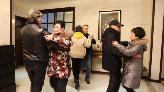 “新型养老”走红，不去养老院也不麻烦子女，网友：以后也这么过(图4)