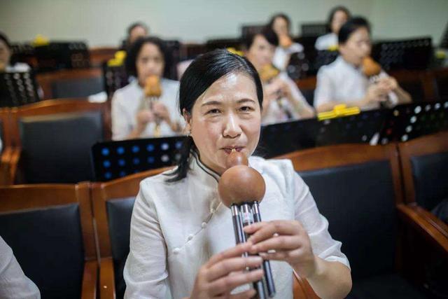 “新型养老”走红，不去养老院也不麻烦子女，网友：以后也这么过(图7)